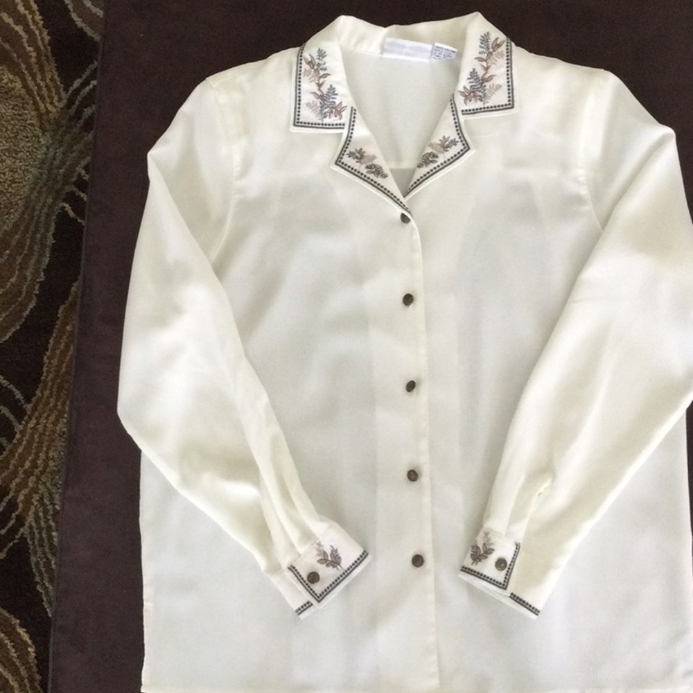 Vintage off-white machine washable button shirt